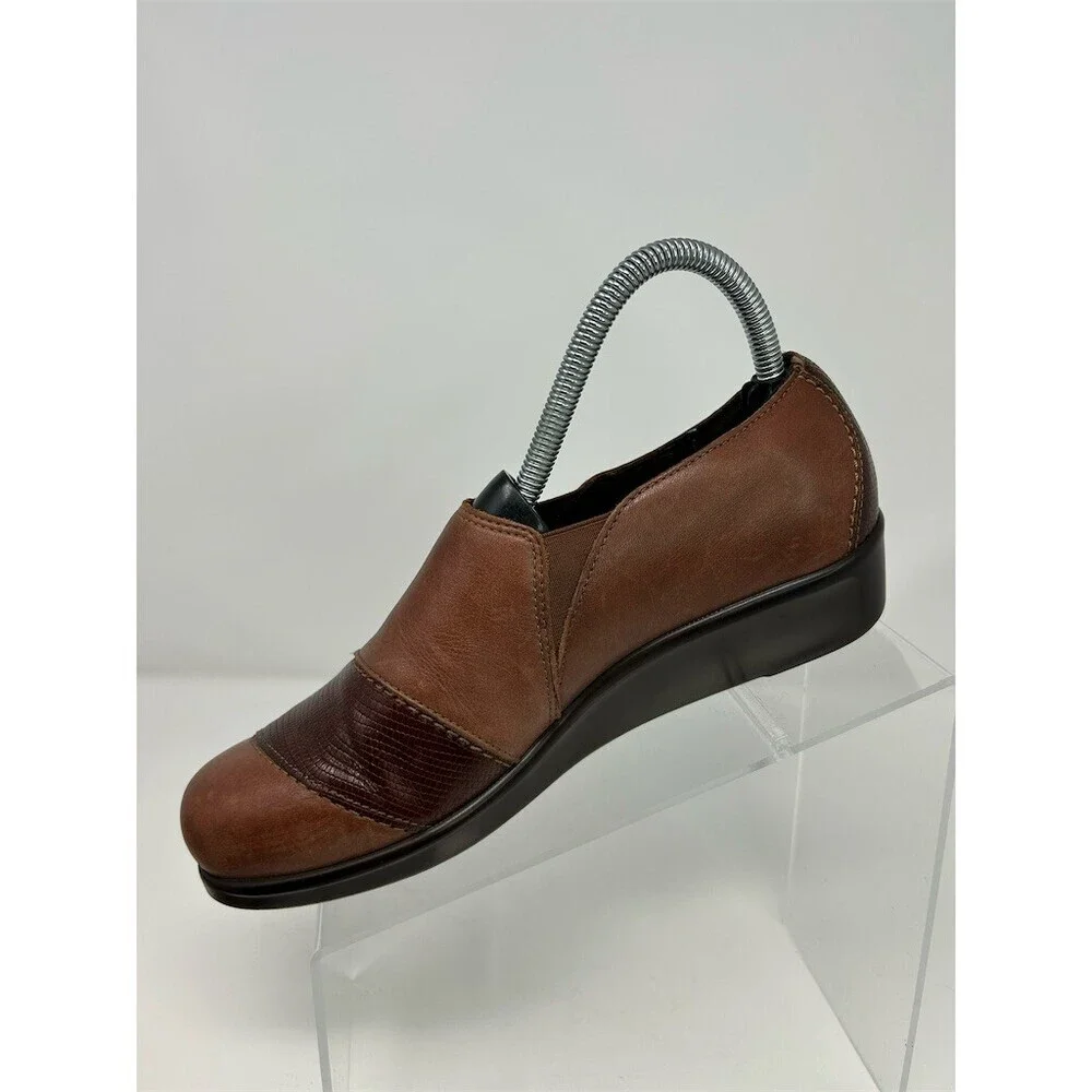 SAS Nora Women's Slip-On Loafers Brown Comfort Shoes Textured Toe Band Size 7.5M